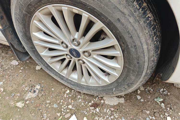 Used Ford Escort 2015 1.5L Manual Comfort Model
