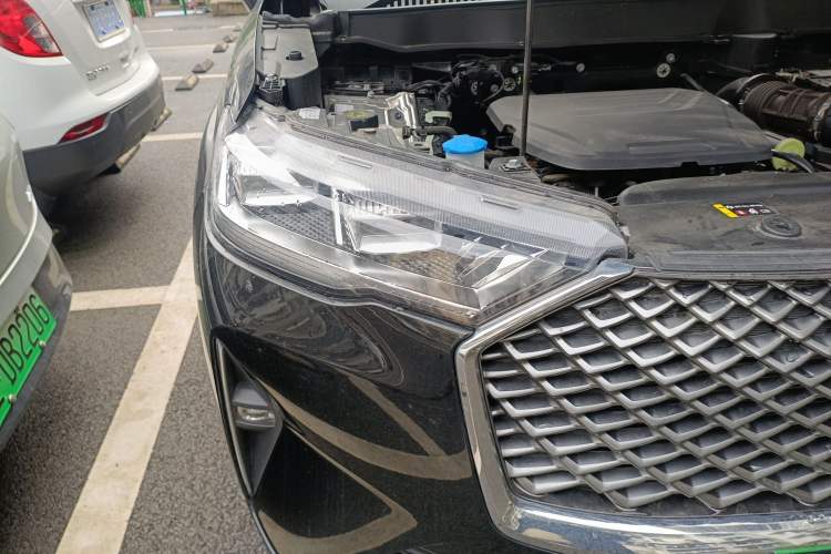 Used Haval H6 2024 1.5T Two-Wheel-Drive Classic Edition Right Front Headlight