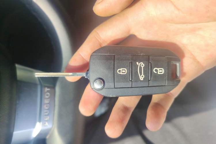 Used Peugeot 3008 2016 2.0L Automatic Classic Edition Vehicle Key