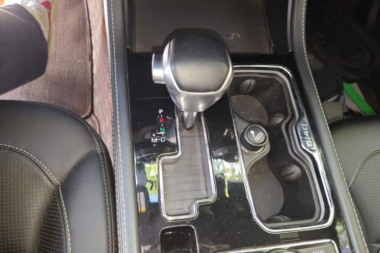 Used BAIC Off-Road BJ40 2020 2.3T Automatic Four-Wheel Drive Rainforest Expedition Edition Gear Lever