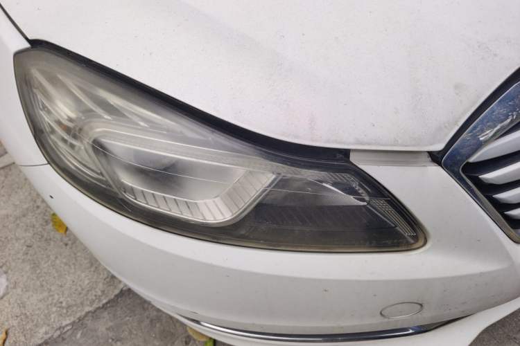 Used Bestune B70 2014 2.0L automatic comfort version Right Front Headlight