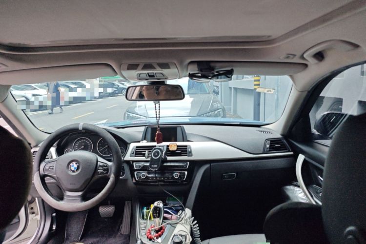 Used BMW 3 Series 2016 320Li Ambition Model Headliner