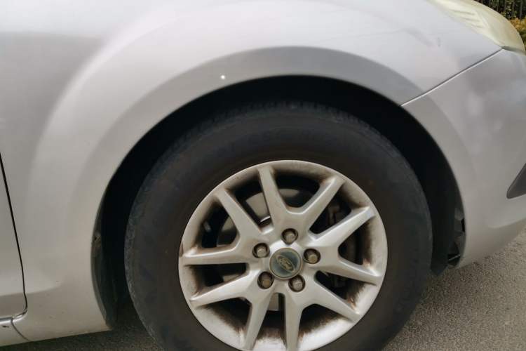 Used Ford Focus 2011 Sedan 1.8L Manual Classic Model
