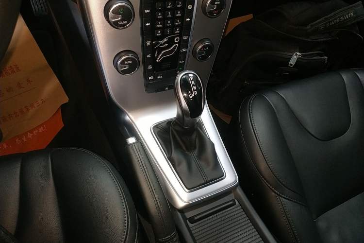 Used Volvo V40 2018 T3 Zhiyi Edition
