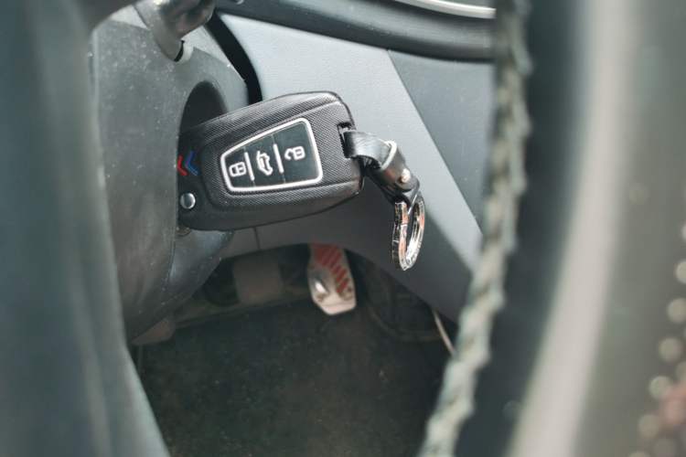 Used SAIC MAXUS Xintu V80 2023 2.0T Manual Classic Aoyuntong Long Wheelbase Mid-Height 6/7/8/9-Seater