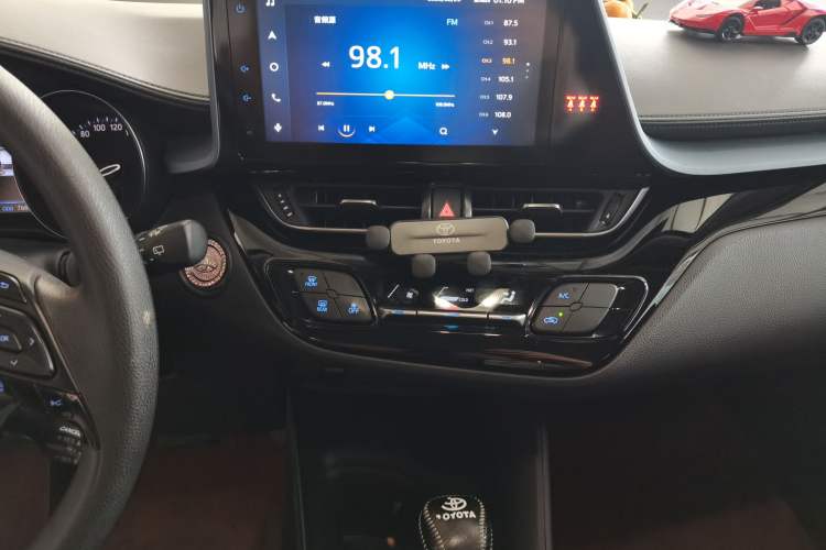 Used Toyota IZOA 2021 2.0L Enjoy Edition