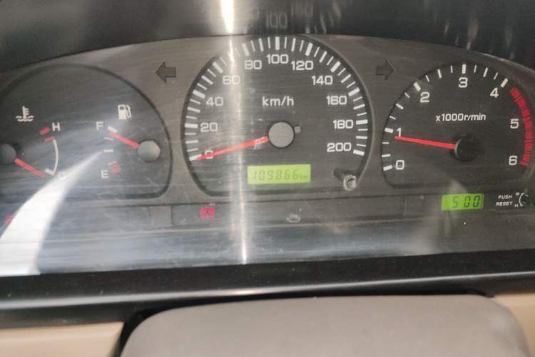 Used Dongfeng Ruichi 2013 3.2T Xingye Edition Diesel Two-Wheel Drive Standard Type CYQD80-E4