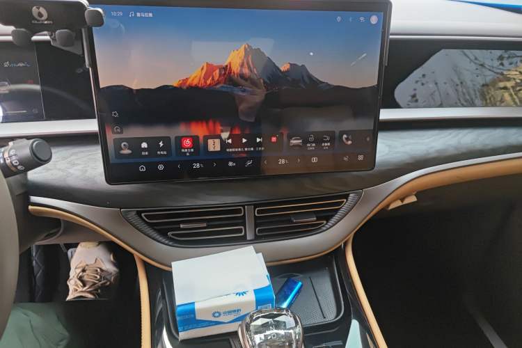 Used Denza D9 2022 DM-i 945 Luxury Model