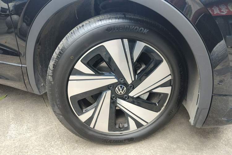 Used Volkswagen Tiguan L 2023 Restyled 330TSI Automatic Two-Wheel Drive R-Line Flagship Edition Right Front Wheel Hub
