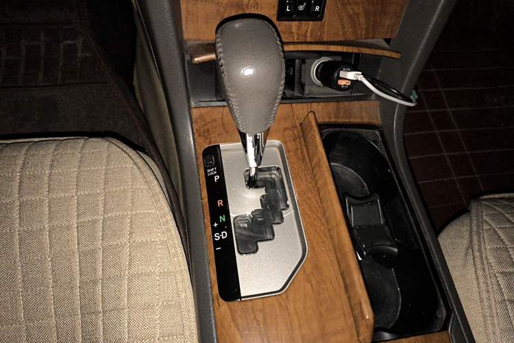 Used Toyota Camry 2011 240G Classic Anniversary Edition Gear Lever