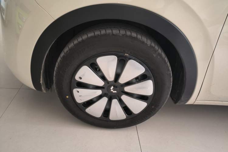Used Wuling Bingo 2025 410 km Lingxi Deluxe Edition Left Front Wheel Hub
