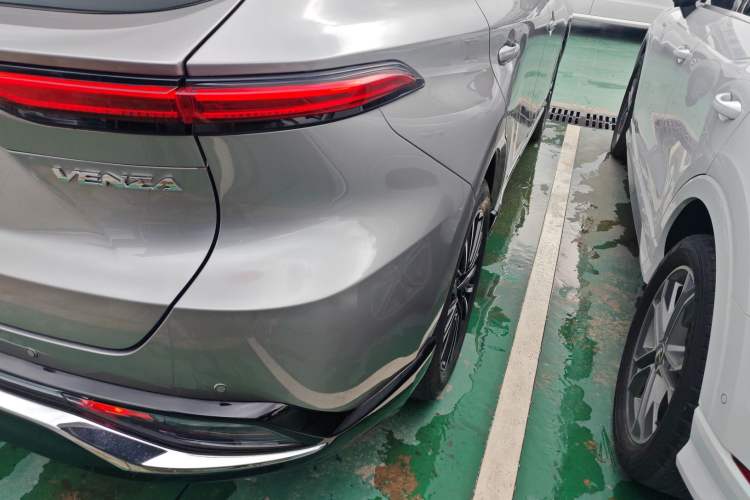 Used Toyota Venza 2023 2.0L CVT Two-Wheel Drive Prestige Version Right Rear Taillight