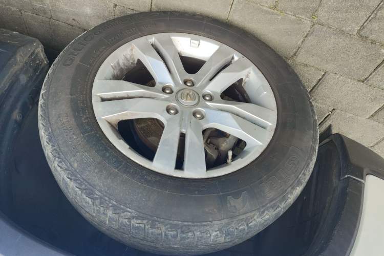 Used CHANGAN CS75 2014 2.0L Manual Luxury Version China IV Standard Left Front Wheel Hub