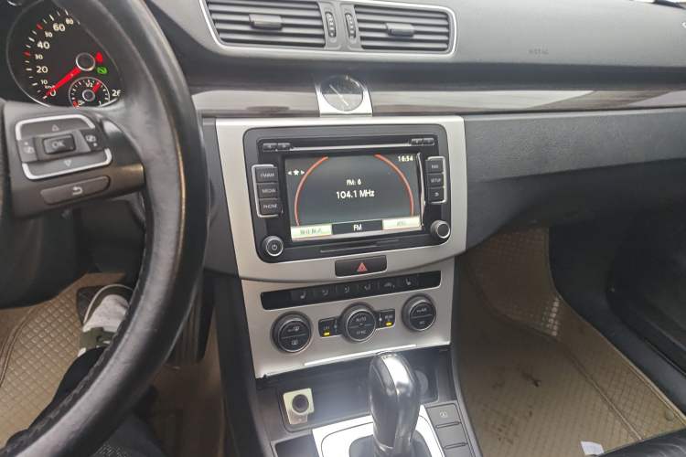 Used Volkswagen Magotan 2013 1.8TSI Prestige Model Audio And AC Panel