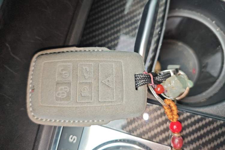 Used Land Rover Discovery 2018 3.0 SC V6 SE Interior 1