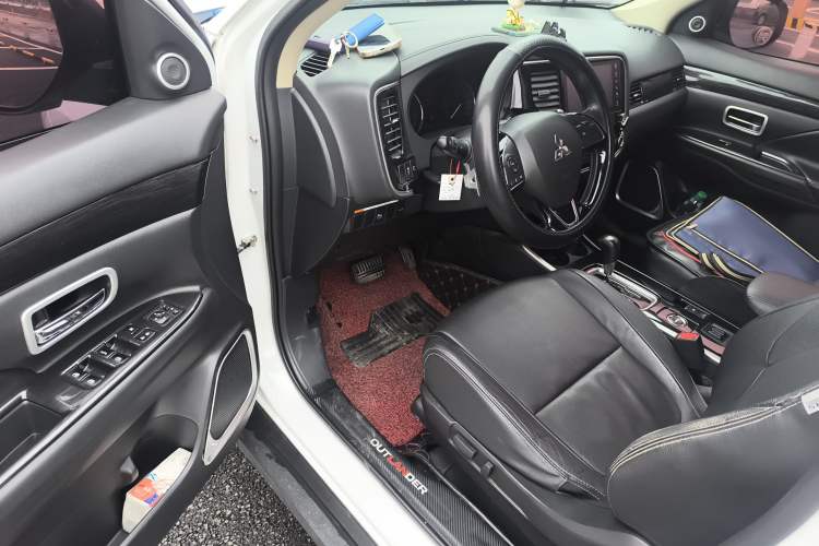 Used Mitsubishi Outlander 2018 2.4L 4x4 Elite Edition 5 Seats Driver Seat