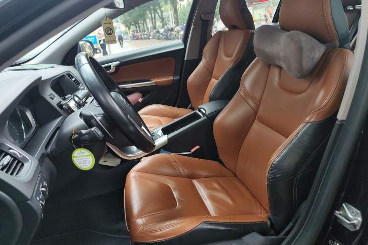 Used Volvo V60 2014 T5 Zhiya Edition
