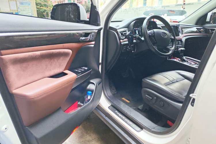 Used GAC Trumpchi GS8 2017 320T Two-Wheel Drive Luxury Smart Connectivity Version (7 Seats)