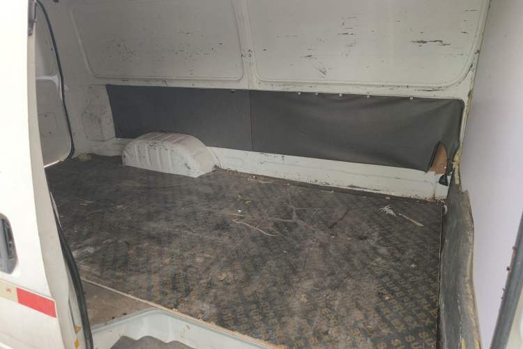 Used Jinbei Hiace 2020 2.0L Express King Series Deluxe Van Standard Roof China VI Emission Standard 1TZS
