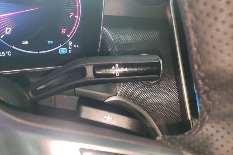 Used Mercedes-Benz GLC 2024 GLC 260 L 4MATIC Dynamic Edition 5-seater Gear Lever