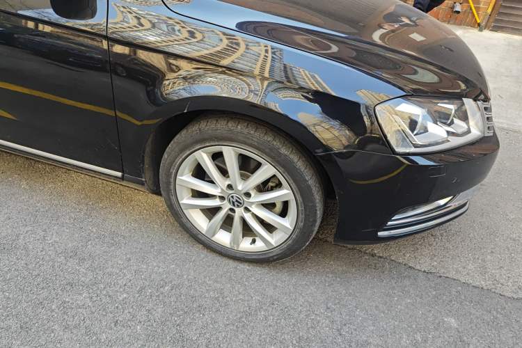 Used Volkswagen Magotan 2012 Facelift 2.0 TSI Prestige Model Right Front Wheel Hub