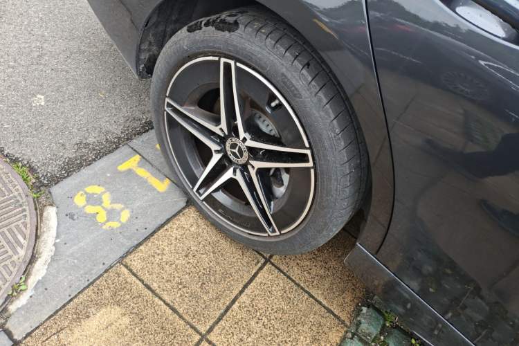 Used Mercedes-Benz C-Class 2025 Refresh C 260 L Night Edition Sports Version Right Rear Wheel Hub