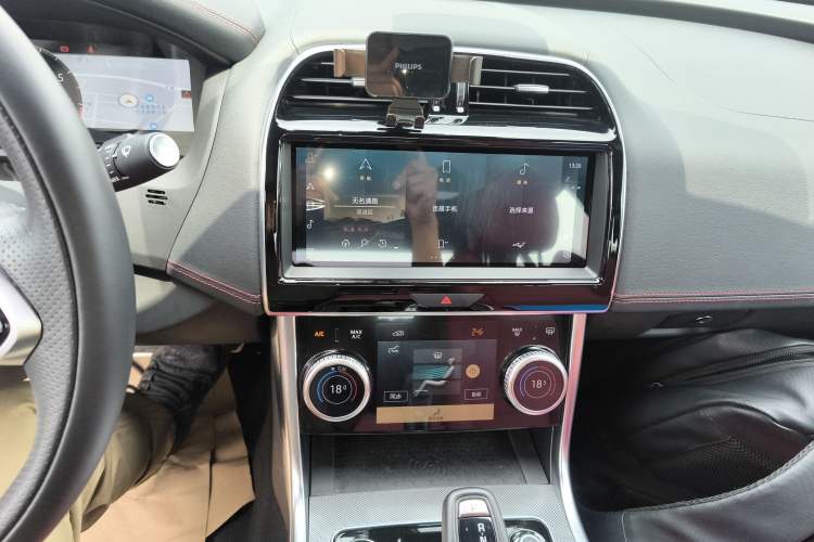 Used Jaguar XEL 2023 2.0T 250 PS R-DYNAMIC S Advanced Sport Edition Audio And AC Panel