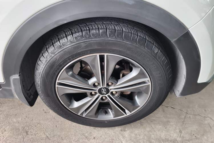 Used Hyundai ix25 2015 1.6L Automatic Two-Wheel Drive Smart GLS Trim Right Front Wheel Hub