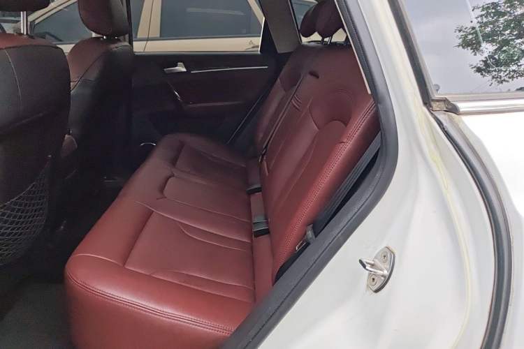 Used Zotye T600 2015 2.0T DCT Prestige Edition Left Rear Seat