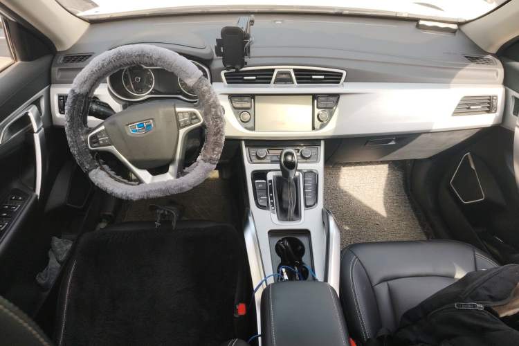 Used Geely Auto Emgrand X7 Sport 2016 1.8TD Automatic ZhiShang Model Interior 2