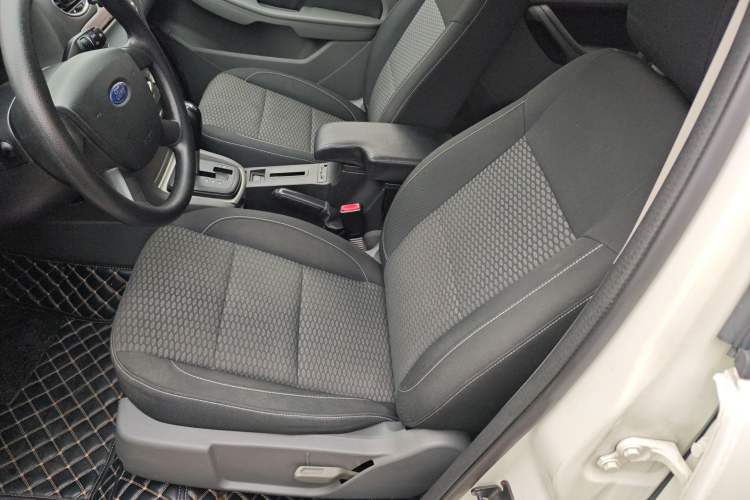 Used Ford Focus 2013 Hatchback Classic 1.8L Automatic Base Model
