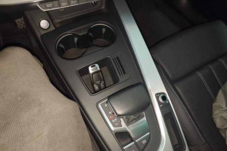 Used Audi A4L 2023 40 TFSI Fashion Dynamic Model Gear Lever