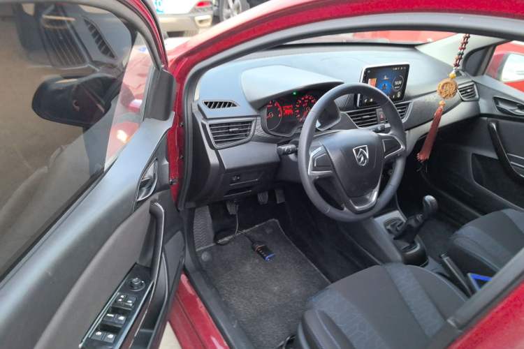 Used Baojun 310 2016 1.2L manual Comfort trim level
