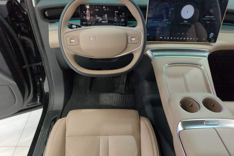 Used XPeng X9 2024 702 Ultra-Long Range Max
