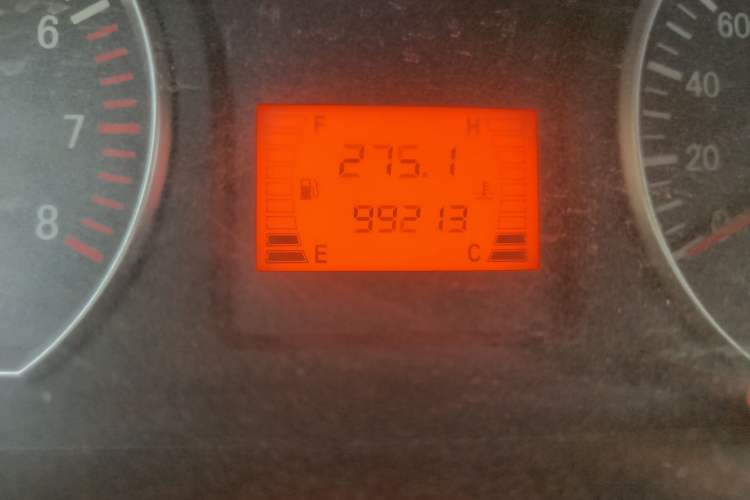 Used FORTHING Lingzhi 2014 M3 1.6L 7-Seater Comfort Model Odometer Close Up