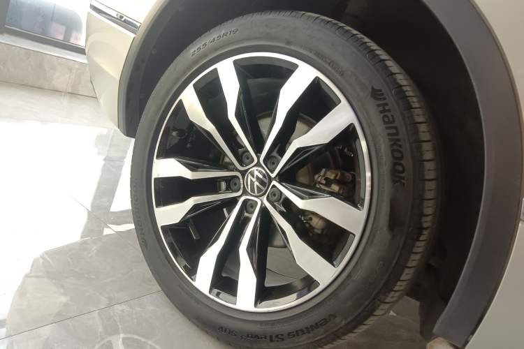 Used Volkswagen Tiguan L 2021 330TSI Automatic Two-Wheel Drive R-Line Enhanced Edition
