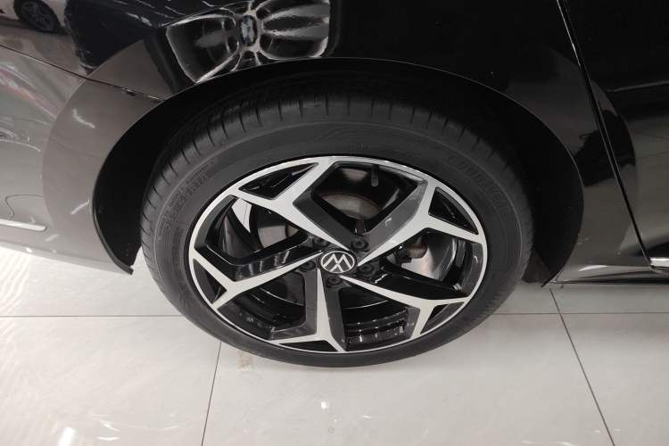 Used Volkswagen Passat 2023 330TSI Starry Luxury Edition Right Rear Wheel Hub