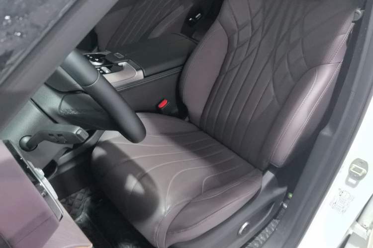 Used Chery Tiggo 9 2025 2.0T Automatic Two-Wheel Drive Luxury Edition 5 Seats
