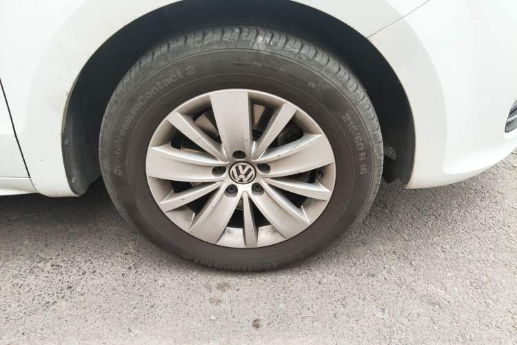 Used Volkswagen Sharan 2014 2.0 TSI Standard Model Right Front Wheel Hub