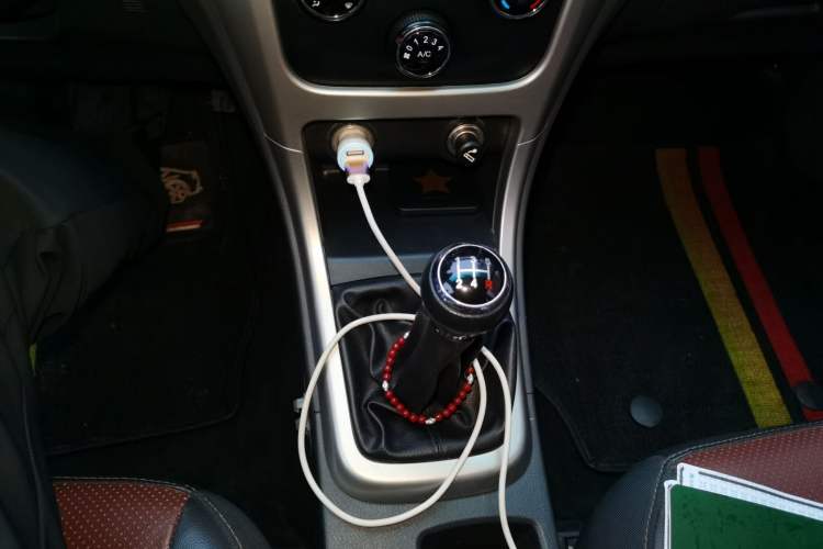 Used BYD F3 2015 Energy-Saving Edition 1.5L Manual Luxury Model Gear Lever