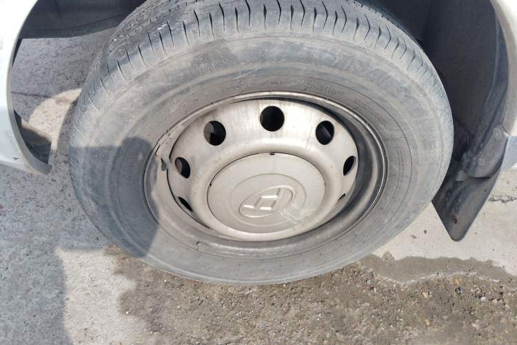 Used SAIC MAXUS Xintu V80 2023 2.0T Manual Classic City Delivery King Short Wheelbase Ultra-Low Roof 3-Seater
