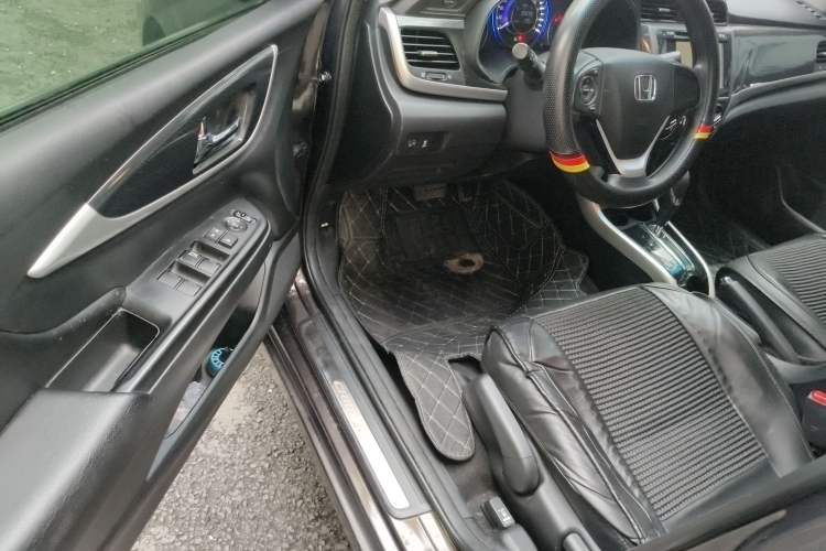 Used Honda Crider 2013 1.8L automatic luxury edition Driver Seat