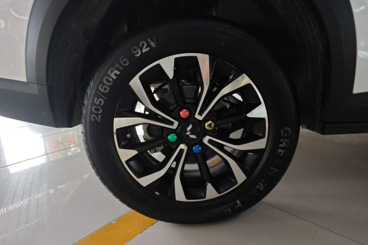 Used Wuling Alvez 2022 1.5L Manual Comfort Version Exterior 5