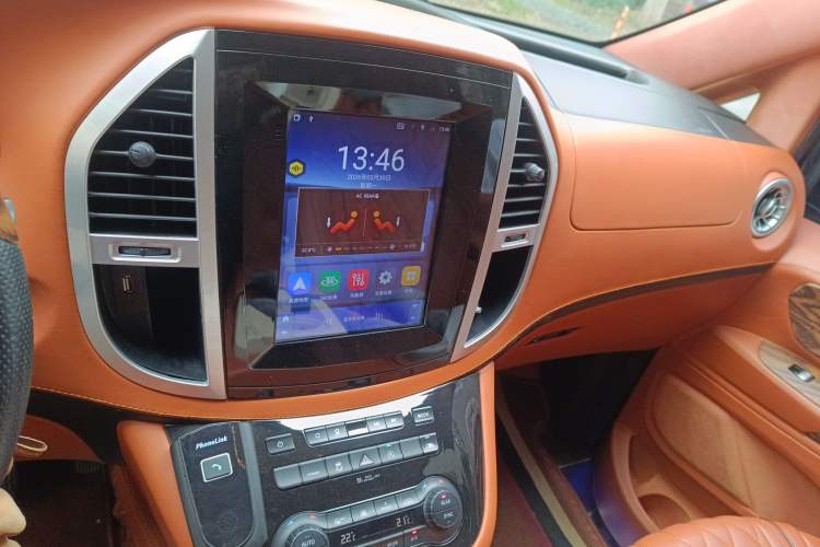 Used Mercedes-Benz Vito 2018 2.0T Elite Version 7 Seats China VI Emission Standard Audio And AC Panel