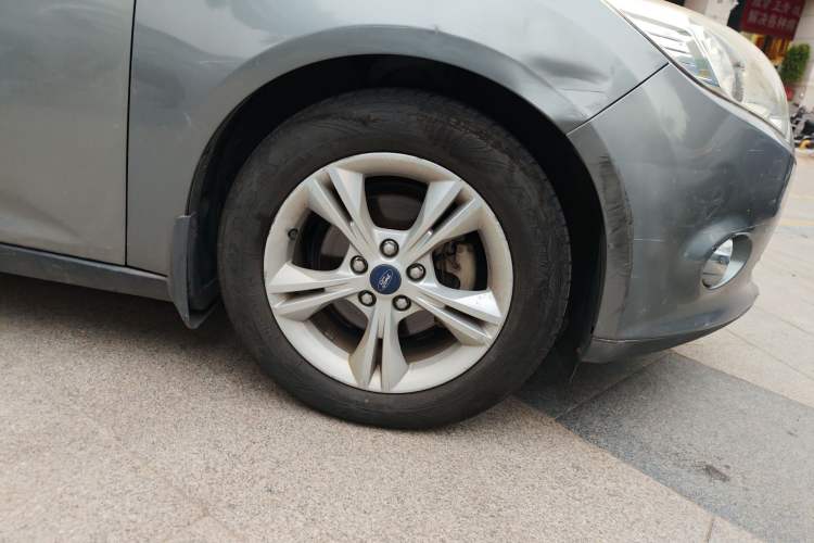 Used Ford Focus 2012 Sedan 1.6L Automatic Fashion Edition
