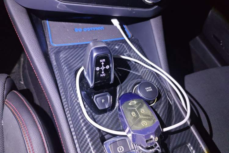 Used Lynk & Co 03 2019 1.5TD DCT JingPro Edition China VI Standard Gear Lever