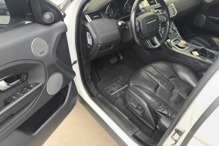 Used Land Rover Range Evoque 2015 2.0T 5-Door Luxury Edition Interior 3