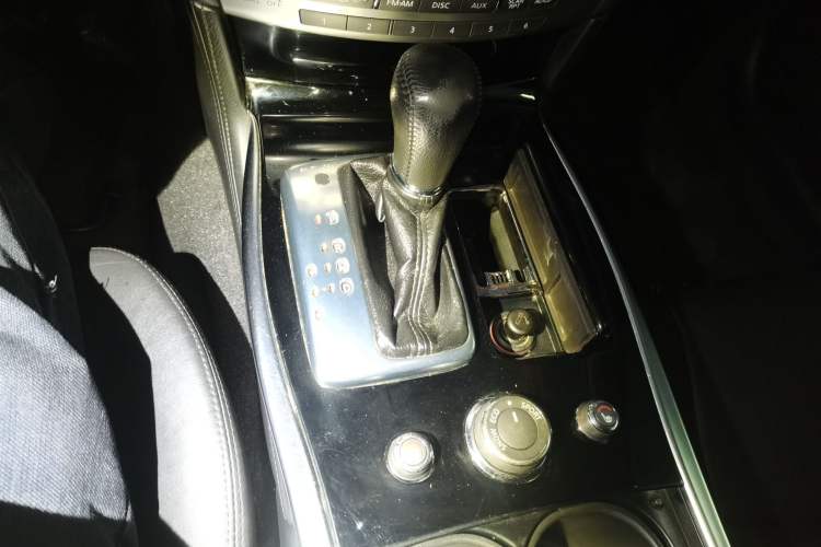 Used Infiniti Q70 2015 Q70L 2.5L Elite Edition Gear Lever