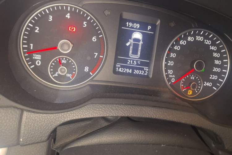 Used Volkswagen Sharan 2018 380TSI Comfort Edition 7-Seater Odometer Close Up