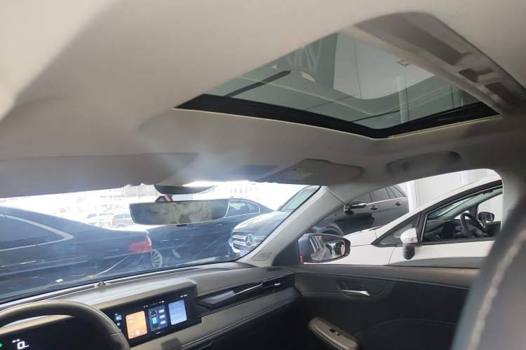 Used Roewe i5 2023 1.5L CVT Luxury Edition Headliner